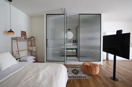 1 bedroom, WiFi, bed sheets. Maagal Hasheshem - Guest House for the Soul 4