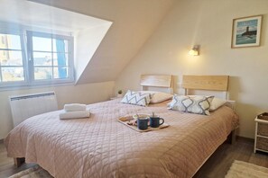 2 bedrooms, free WiFi - Charming house in the heart of the village (Plougasnou)