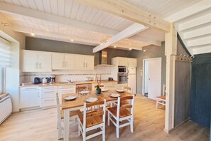 Fridge, microwave, oven, stovetop - Charming house in the heart of the village (Plougasnou)