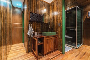 Hair dryer, bidet, towels, soap - 명동 5분, Namsan, 3BR 2BA, 로맨틱테라스 (Seoul)