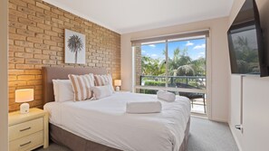Iron/ironing board, free WiFi - Fishpen Views - Merimbula (Merimbula)
