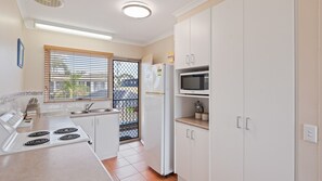 Microwave, oven, stovetop, dishwasher - Fishpen Views - Merimbula (Merimbula)