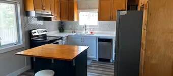 Renovated Spacious 2 Bedroom Apartment Central Hamilton
