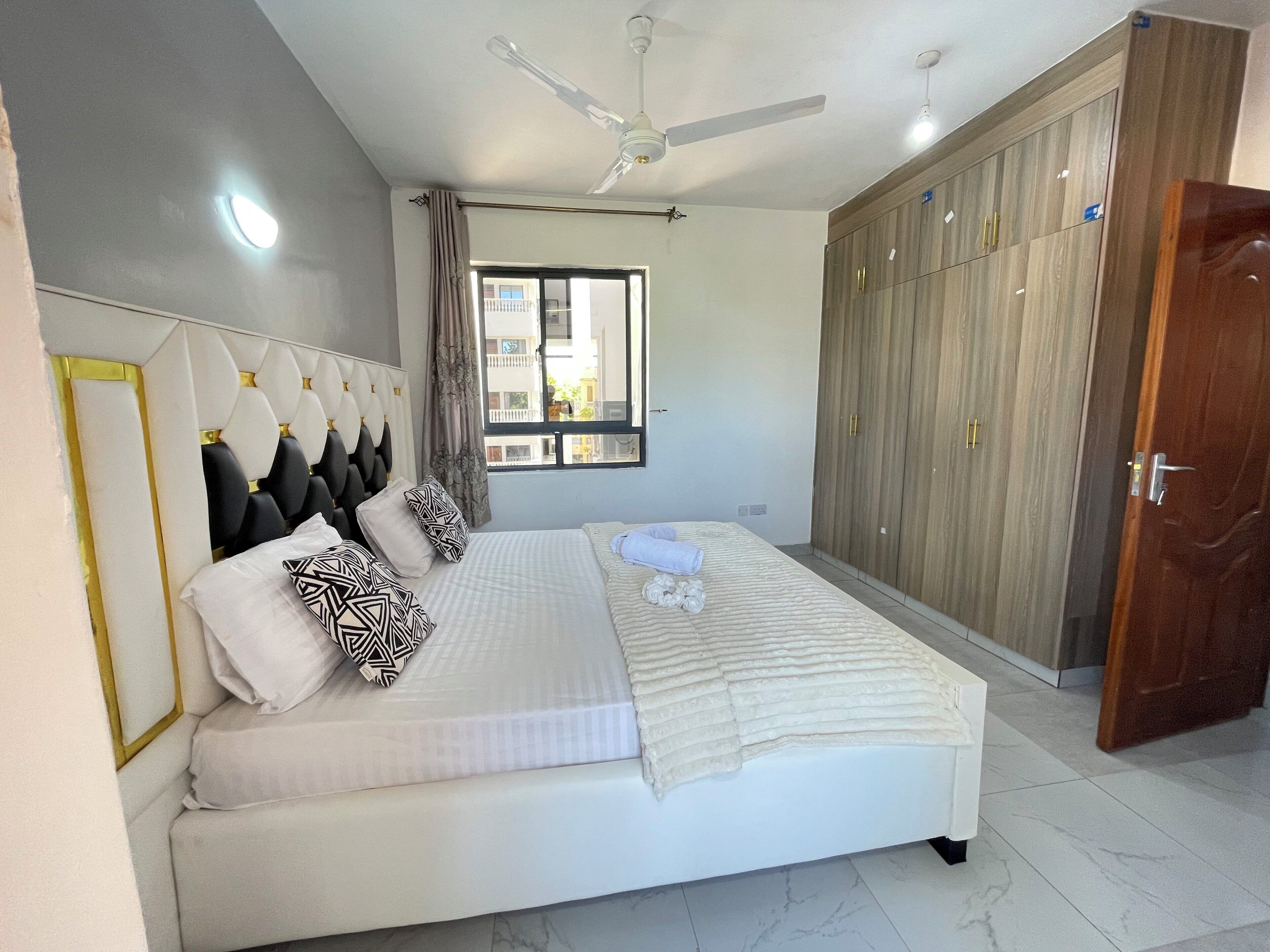 Fer et planche à repasser, Wi-Fi gratuit, draps fournis