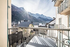 Outdoor dining - Brina – Chamonix Apartment with Mont Blanc View (Chamonix-Mont-Blanc)