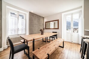 Dining - Brina – Chamonix Apartment with Mont Blanc View (Chamonix-Mont-Blanc)