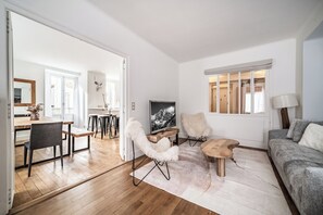Flat-screen TV - Brina – Chamonix Apartment with Mont Blanc View (Chamonix-Mont-Blanc)