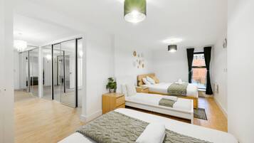 Desk, iron/ironing board, WiFi, bed sheets