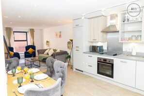 Refrigerador, microondas, horno, lavavajillas