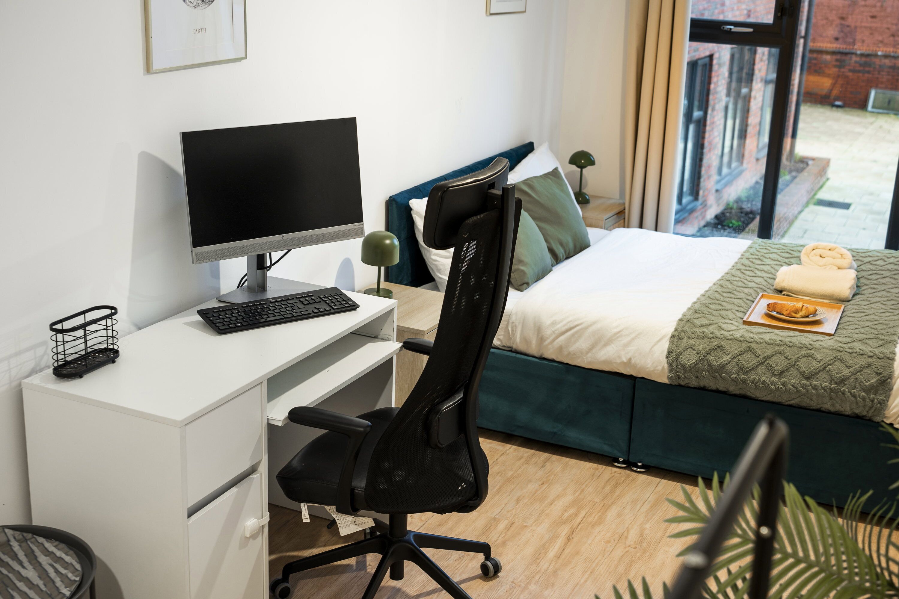 3 slaapkamers, een bureau, een strijkplank/strijkijzer, wifi