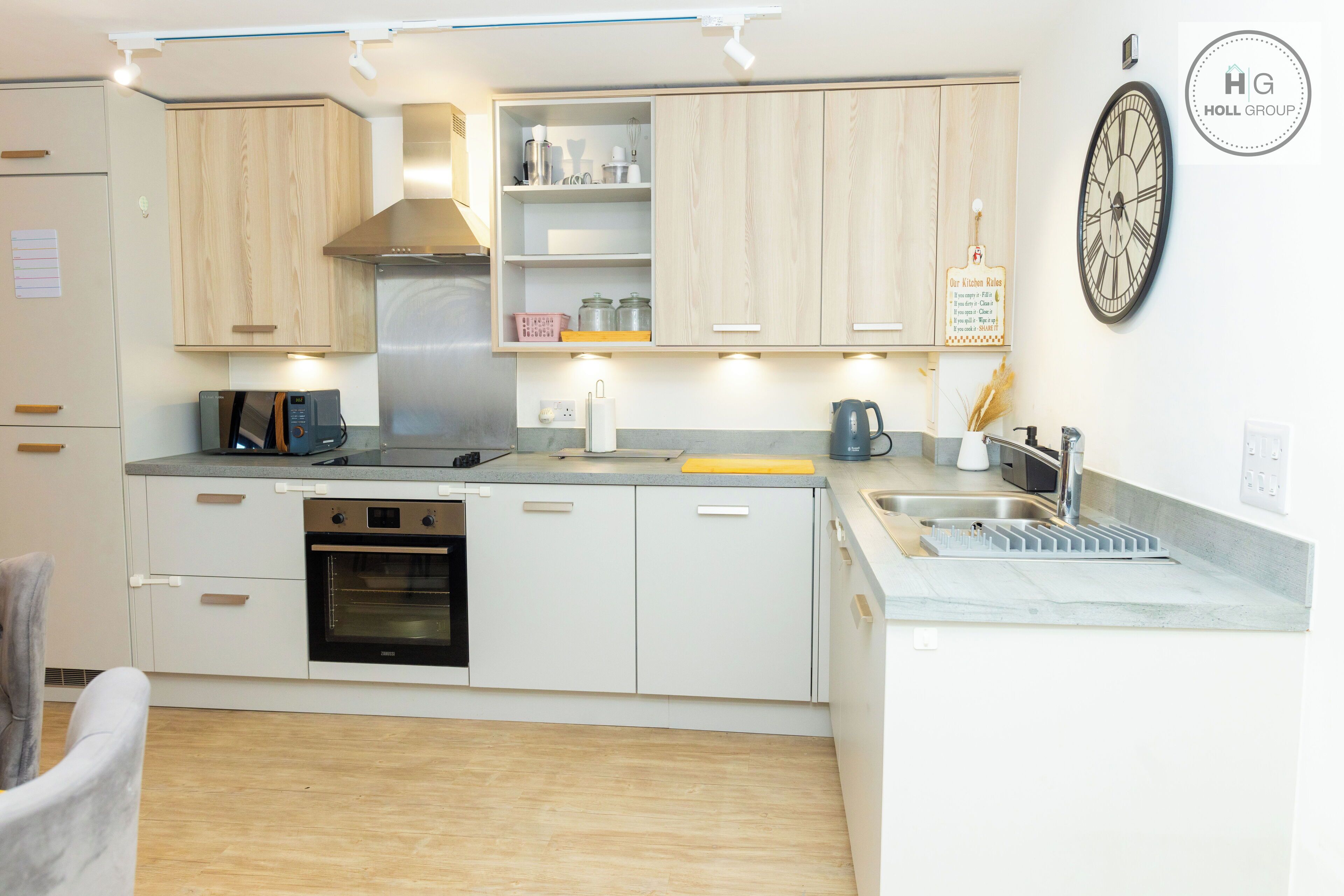 Geladeira, micro-ondas, fogão, lava-louças