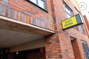 Exterior detail - Huge Digbeth Apt, Sleeps 8, 5bed, Free Parking. (Birmingham)