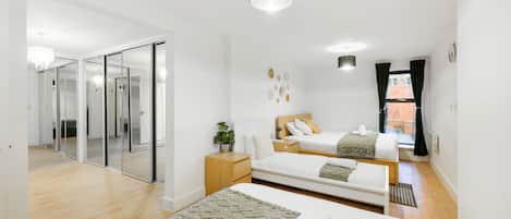 3 bedrooms, desk, iron/ironing board, WiFi