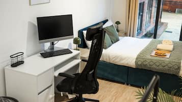 3 bedrooms, desk, iron/ironing board, WiFi