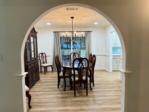 Dining - The Star Point Lakehouse · 3BR/2BA Retreat in Brandon (Brandon)