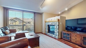 TV, fireplace, DVD player, books - NEW! Snowcreek V #1002 2-Bedroom Condo with Golf course view - Pets Allowed (Mammoth Lakes)