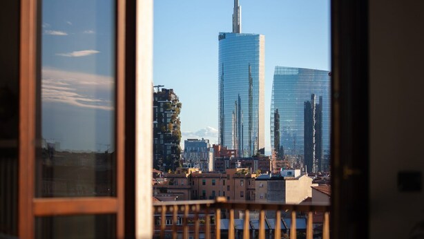 A view of a modern cityscape with high-rise buildings, including a prominent skyscraper. - Elegant apartment for 6 people. Private elevator and large terrace. Milan. (Milano)