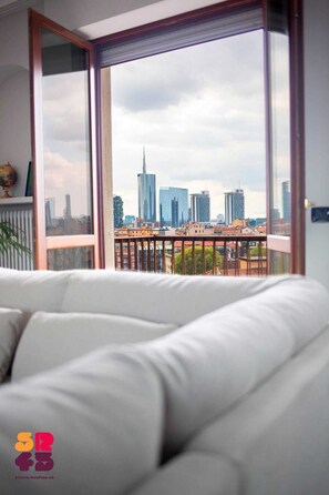Interior - Elegant apartment for 6 people. Private elevator and large terrace. Milan. (Milano)