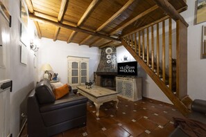 TV - Villa Monte Domingos Simões - A truly traditional Portuguese villa with private pool (Albufeira)