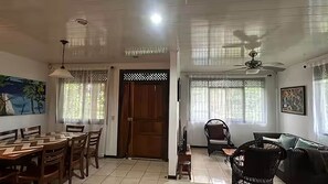 Interior - Valle del Arenal House Family Home in La Fortuna (La Fortuna)