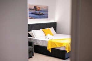 2 bedrooms, free WiFi, bed sheets - Cafarelli House - Two Bedroom Apartment, Sleeps 5 (Naples)