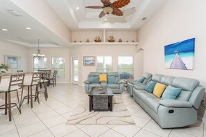 TV - Poolside Bliss/fenced yard/water views/golf/pickleball/pets/tennis/extended stay (Laguna Vista)