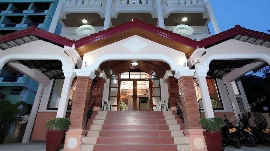 Nalinthone Residence and Cafe