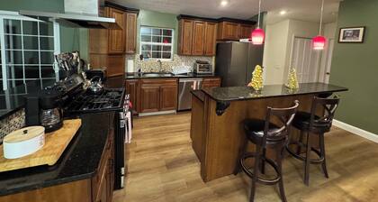 Cozy 3 bedroom 3 bathroom in Lake City, FL right by Falling creek Falls