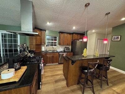 Cozy 3 bedroom 3 bathroom in Lake City, FL right by Falling creek Falls
