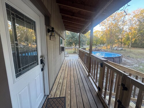 Cozy 1-bedroom 1 bath pool cottage in Lake City, FL right by Falling creek Falls