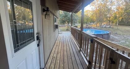 Cozy 1-bedroom 1 bath pool cottage in Lake City, FL right by Falling creek Falls