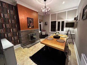 Dining - Large Victorian 3-Bed House • Ideal for Families & Work (Portsmouth)