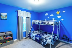 Desk, iron/ironing board, travel cot, WiFi - Harpers Ferry: Charming Home w/ Patio & Fireplace (Harpers Ferry)