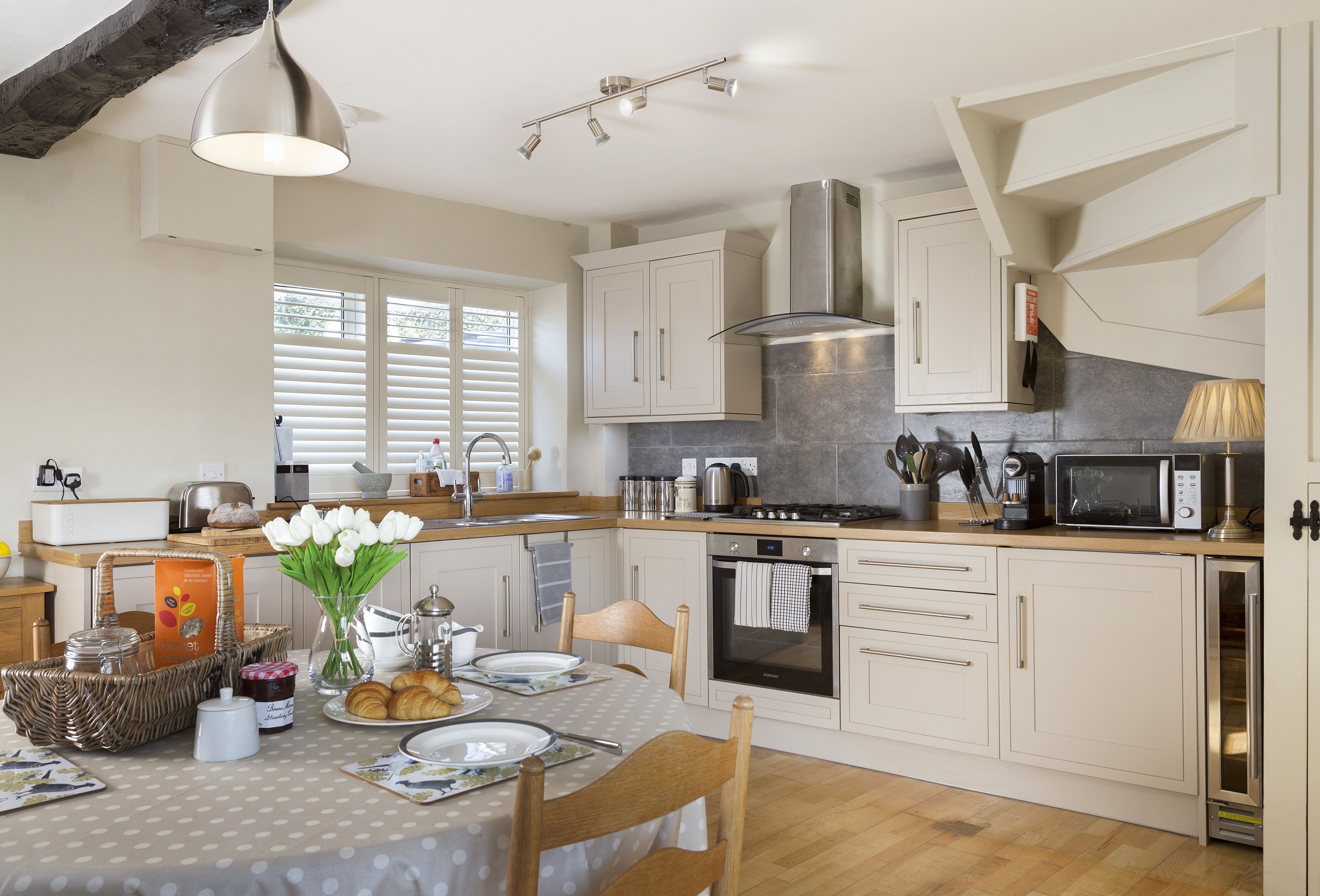 Kjøleskap, mikrobølgeovn, ovn og oppvaskmaskin