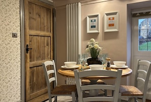 Dining - Archway House (2) - sleeps 2 guests  in 1 bedroom (Blockley)