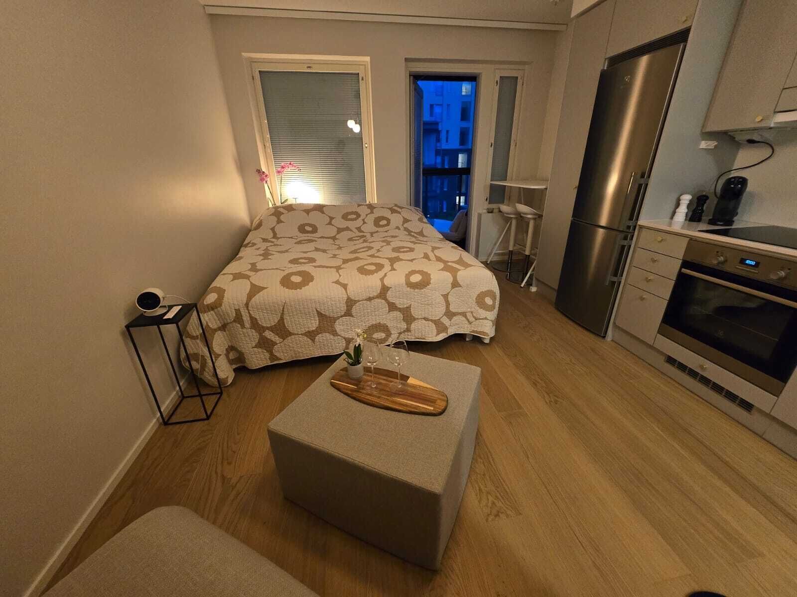 1 slaapkamer, een bureau, geluiddichte muren, internet