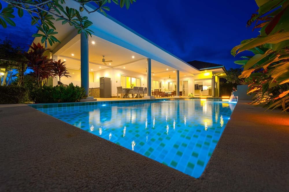 TropicalFamilyVilla w Pool&Garden ML103