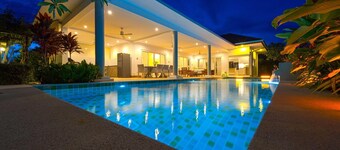 TropicalFamilyVilla w Pool&Garden ML103