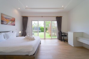 Huvila, 4 makuuhuonetta, yksityinen uima-allas, näköala puutarhaan | Näkymä huoneesta