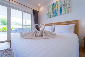 Vila, 4 kamar tidur, kolam renang pribadi, pemandangan kebun | Brankas, tirai kedap cahaya, setrika/meja setrika, dan Wi-Fi gratis