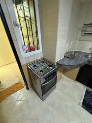 Private kitchen - ground floor 2-bedroom apartment Reliable high speed internet. in charming Fes (Fes)