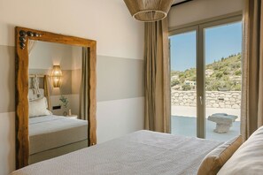 Tabla de planchar con plancha, wifi y ropa de cama 