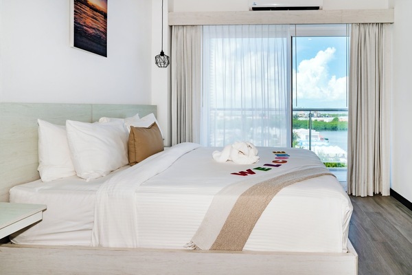 Unit 503 King Bedroom