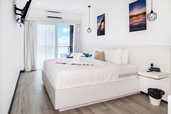 Oceanview King Bedroom