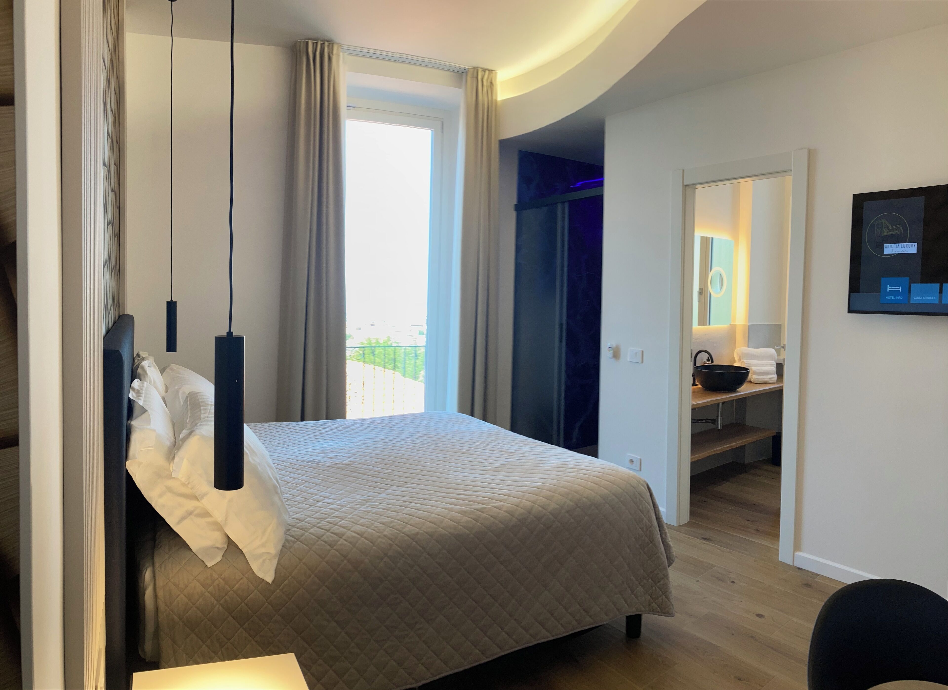 Dobbeltrom – superior, balkong, byutsikt | Safe på rommet, blendingsgardiner, lydisolert og wi-fi (inkludert)