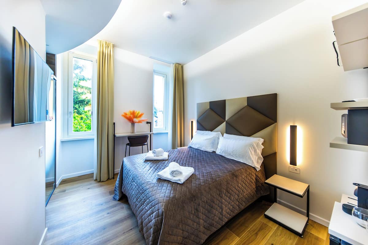 Standard Double Room, Courtyard View | Minibar, in-room safe, desk, laptop workspace