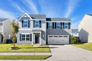 Exterior - 4BR 2.5BA Family Scape Sleeps 8 - Ft Jackson (Columbia)