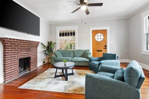 TV - Cottontown Bungalow - Fast WiFi - Walk Downtown (Columbia)