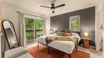 Bureau, lit parapluie, Wi-Fi gratuit, draps fournis