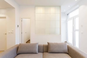 Interior - En el corazón del distrito de Tetuán, se encuentra este luminoso apartamento de 67 m², ideal para quienes buscan comodidad y tranquilidad en una de las zonas más agradables de Madrid. (MADRID)